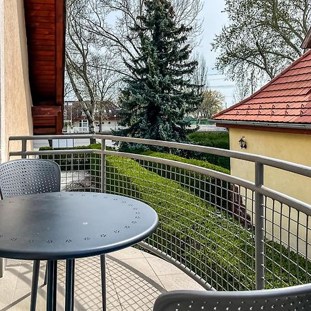 Villa 21 Boutique Rooms Balatonalmádi Екстериор снимка