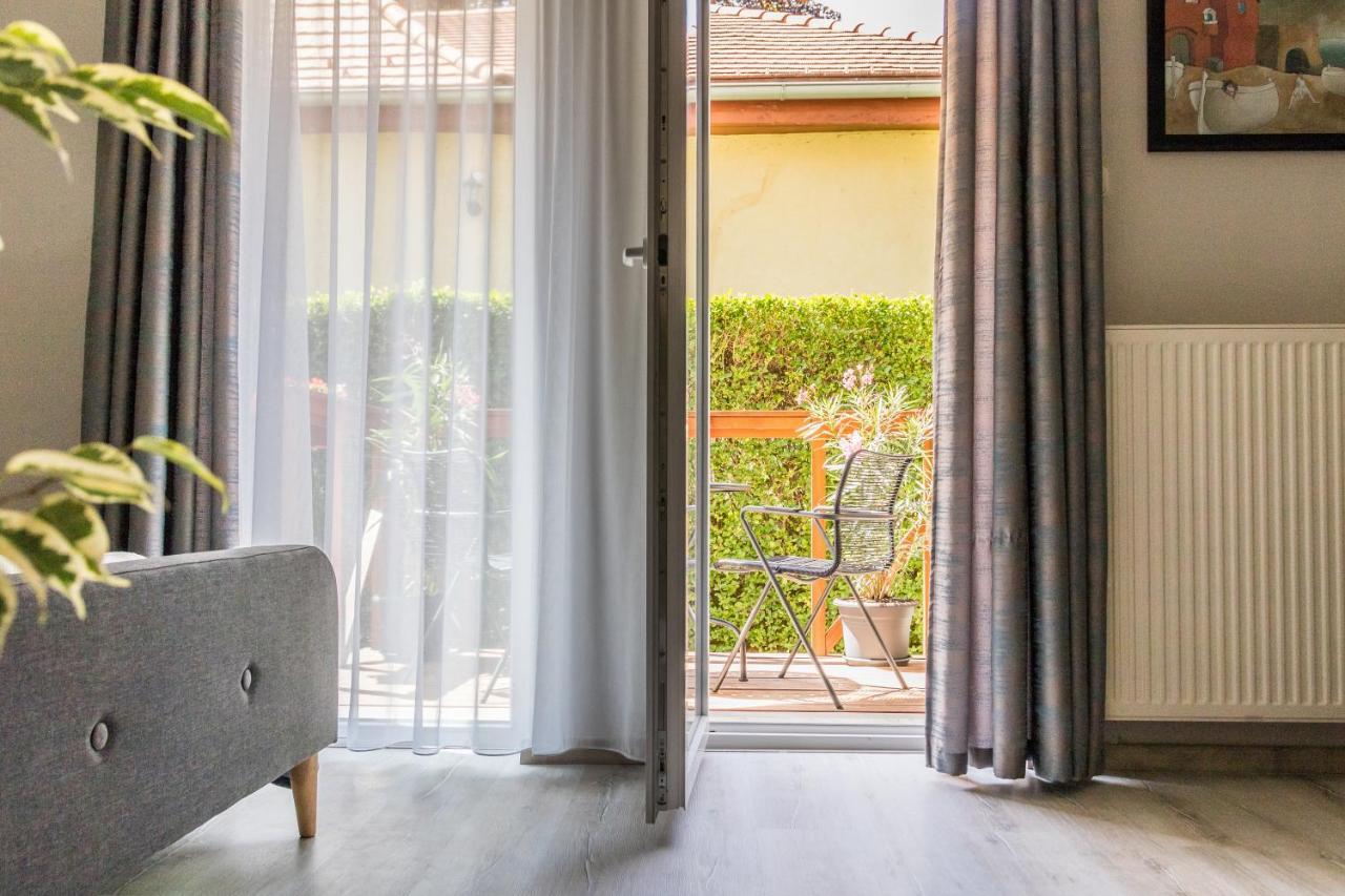 Villa 21 Boutique Rooms Balatonalmádi Екстериор снимка