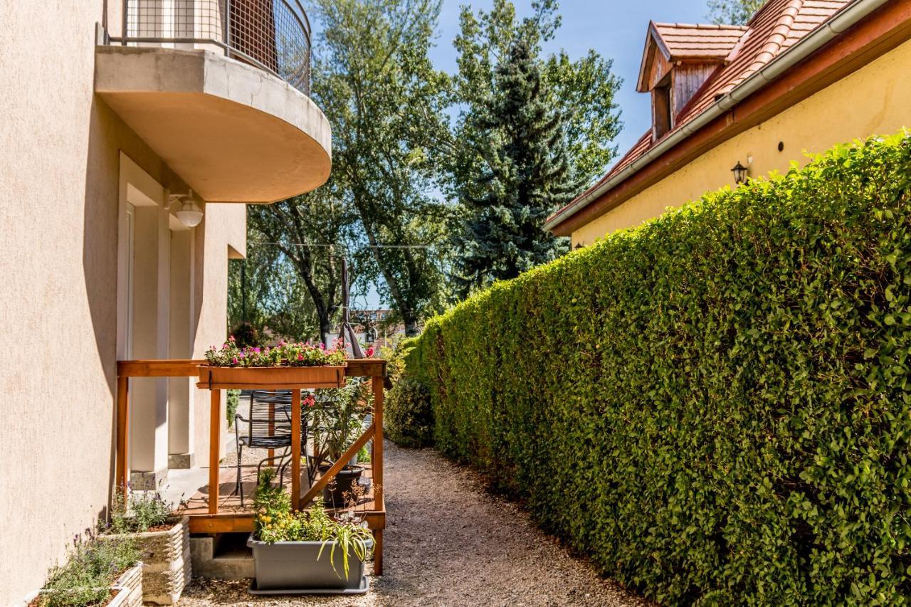 Villa 21 Boutique Rooms Balatonalmádi Екстериор снимка