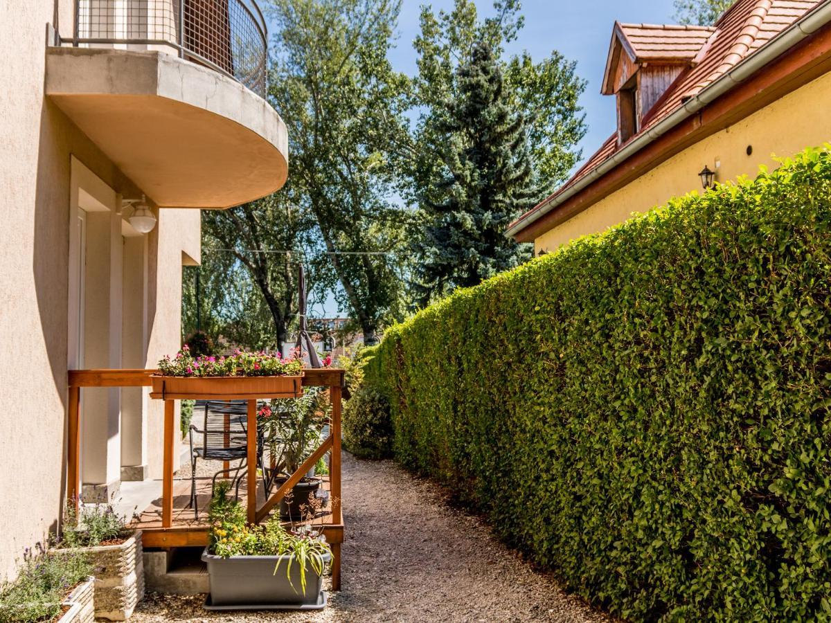 Villa 21 Boutique Rooms Balatonalmádi Екстериор снимка