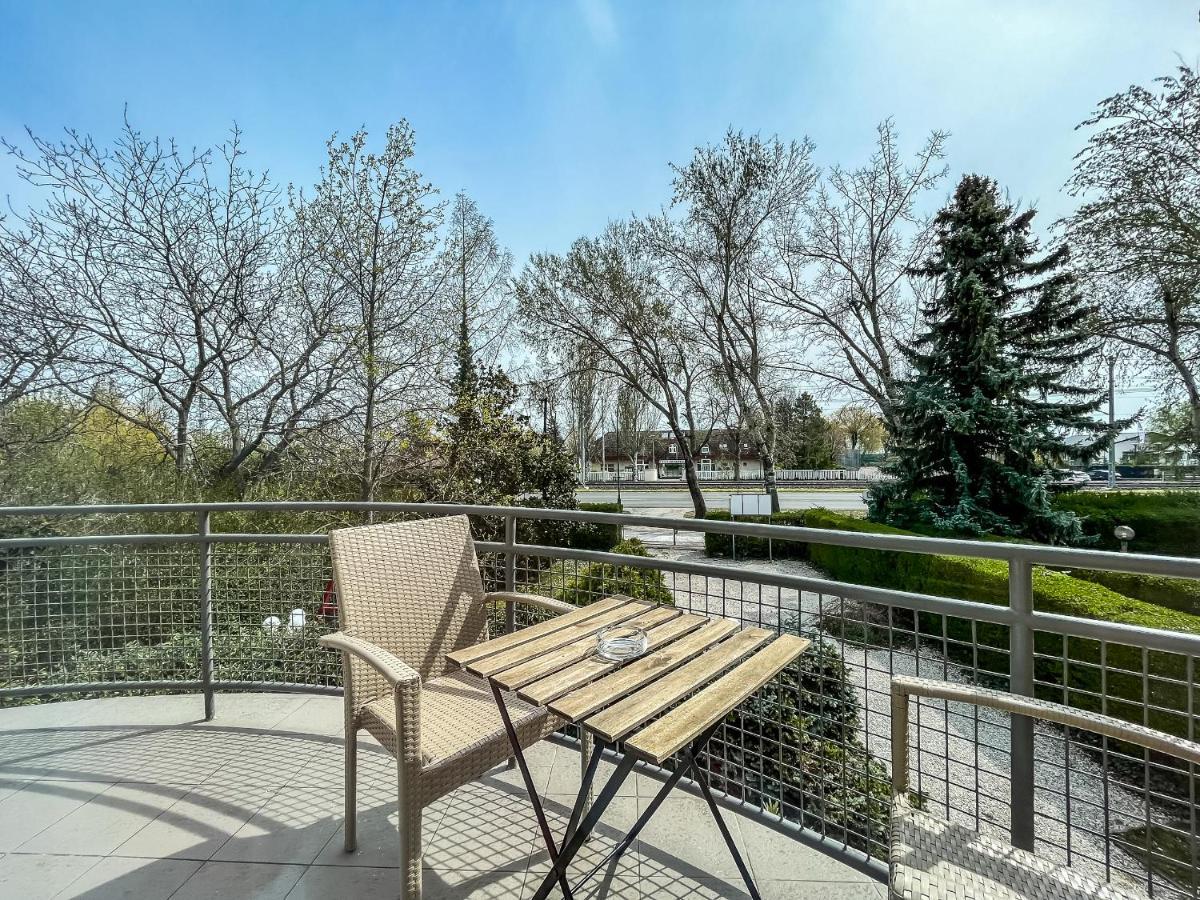 Villa 21 Boutique Rooms Balatonalmádi Екстериор снимка